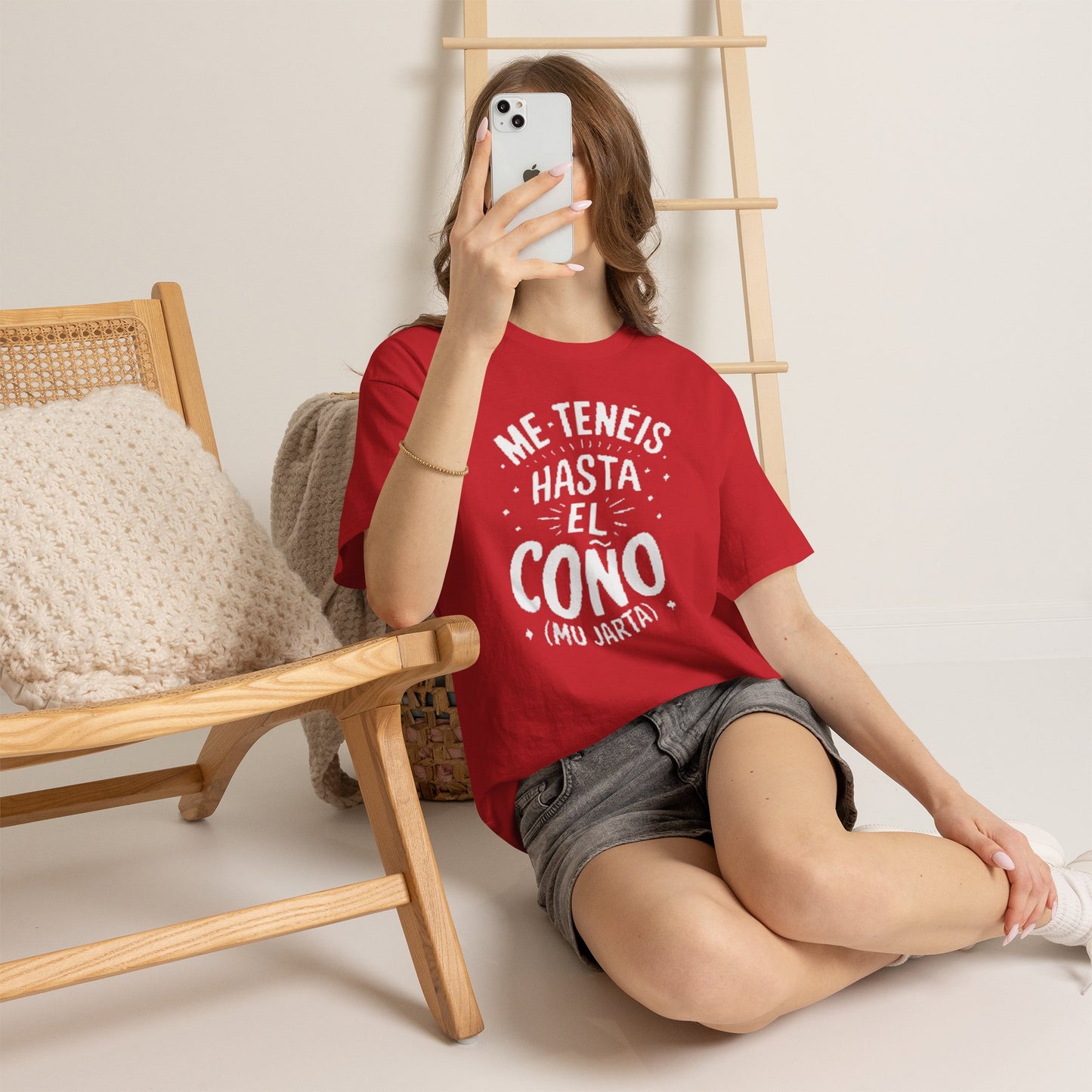 Camiseta Grafica— "Me Tenéis Hasta El Coño (Mu Jarta)".