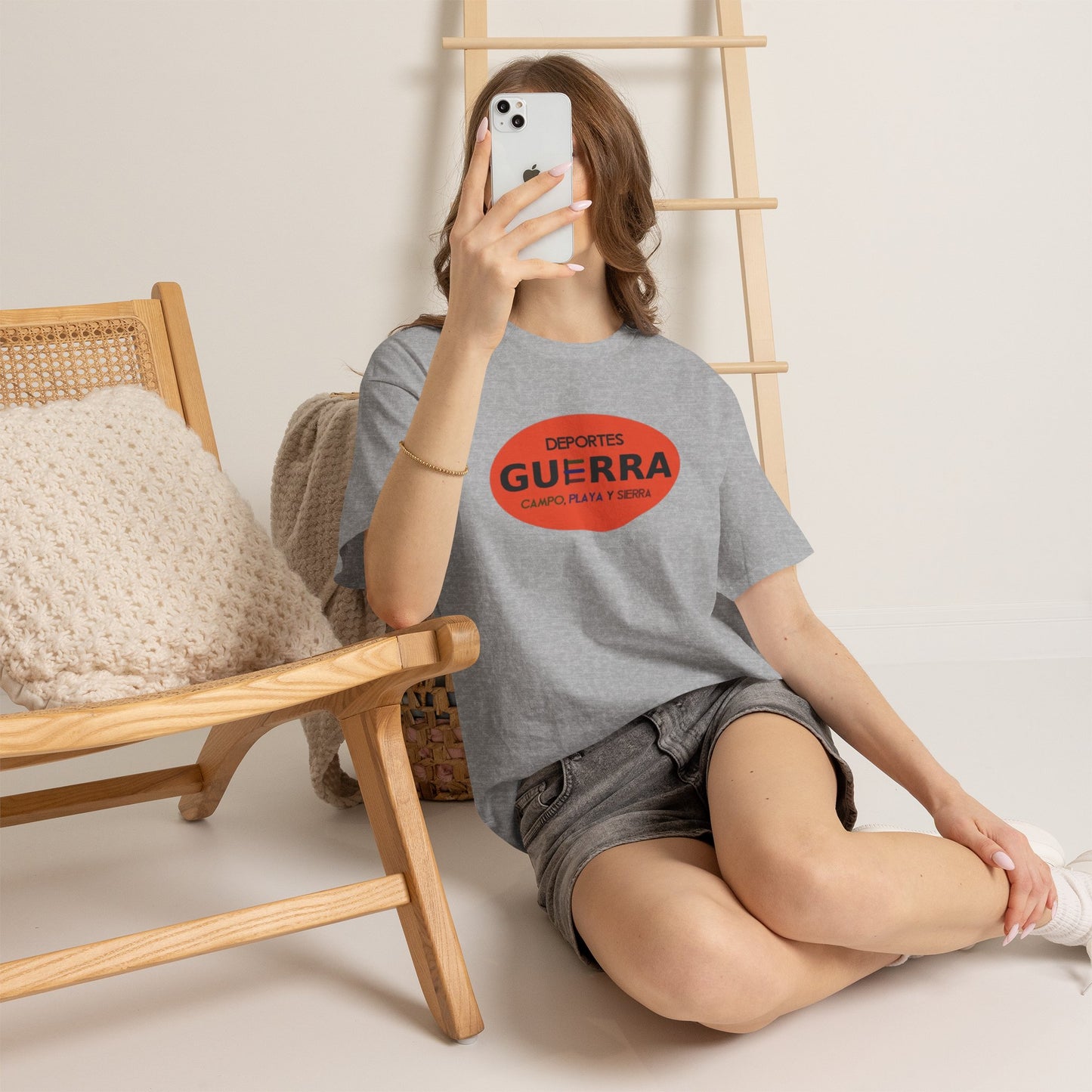 Divertida Camiseta Grafica "Deportes Guerra, Campo, Playa y Sierra" Estilo Unisex