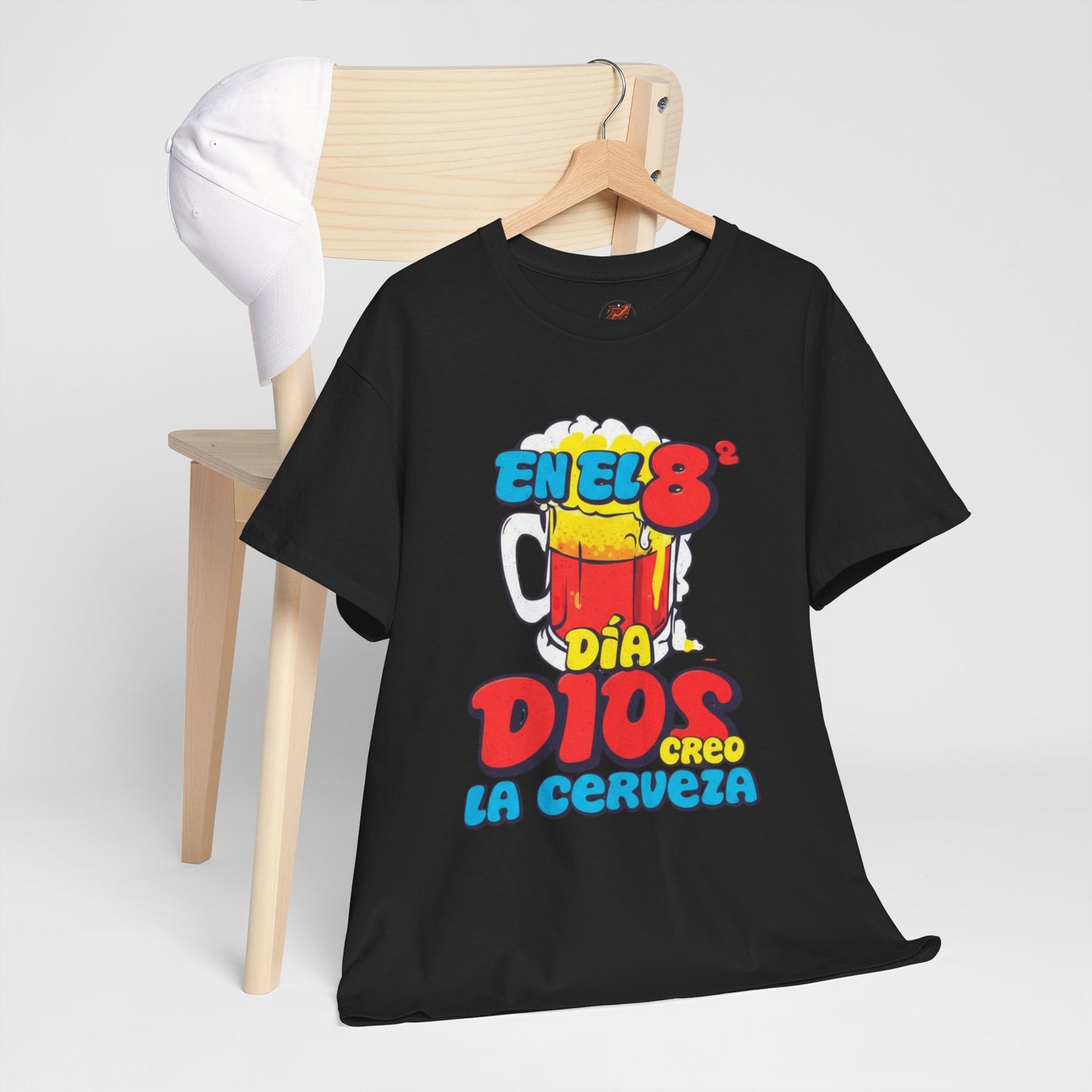 Camiseta Divertida "En el 8º Día Dios Creo la Cerveza" Unisex Heavy