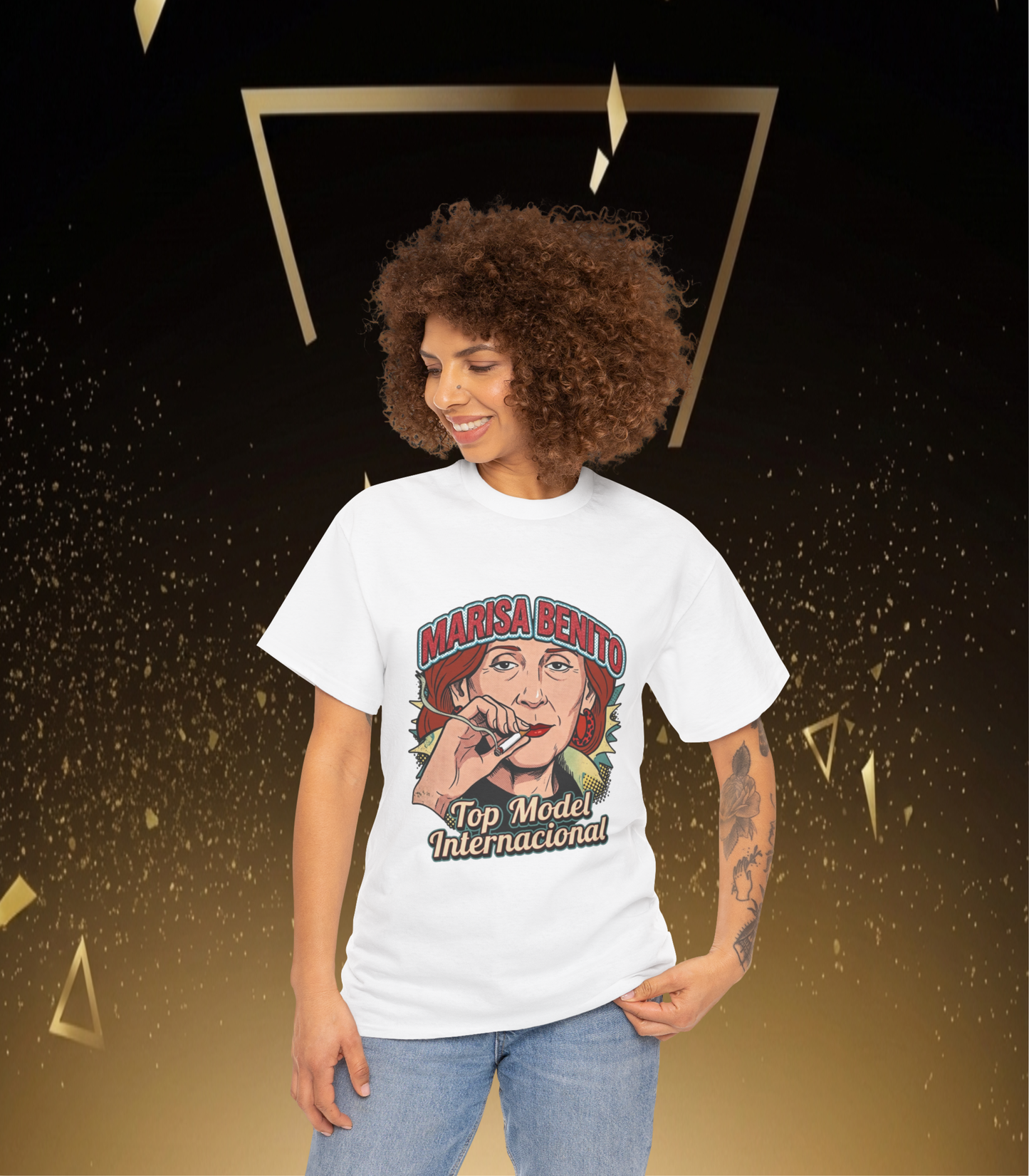 Divertida Camiseta Marisa Benito "Top Model Internacional" Graphic Tee — estilo Retro